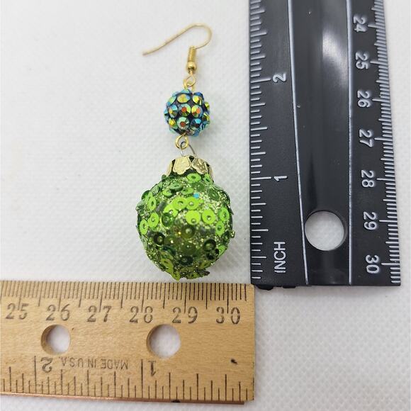 Christmas Ornament Earrings Green Sequin Covered Balls Shambala Beads Gold Tone - Picture 4 of 4